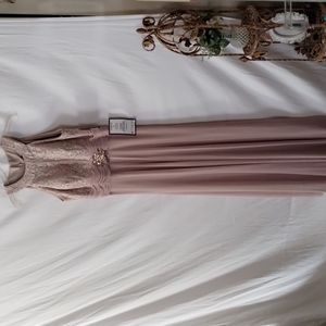 JESSICA HOWARD WOMEN FORMAL LONG SLEEVELESS GOWN W/ SEQUENCE DRESS.